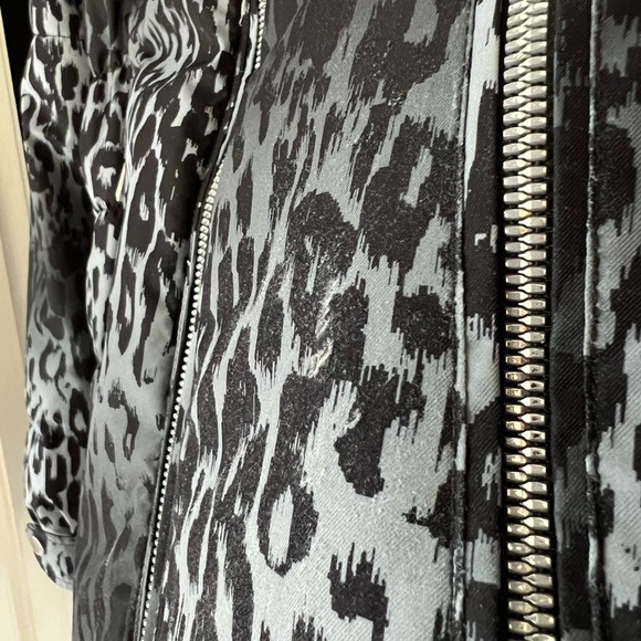 Obermeyer Leopard Print Puffer Jacket – Women’s Size 8 Ski Snowboard Winter Coat - Picture 4 of 16